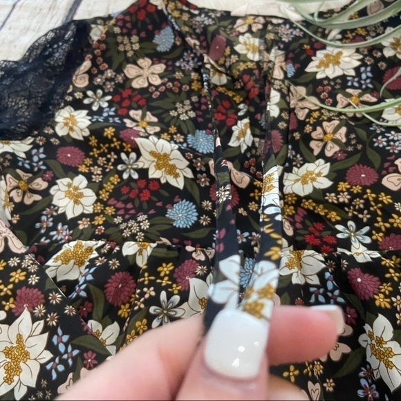 𝅺bcbgeneration floral tunic partial sheer top size XXS - Picture 5 of 6